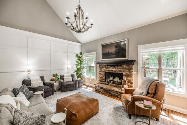 1954 Lake Rd, Greenbrier, TN 37073