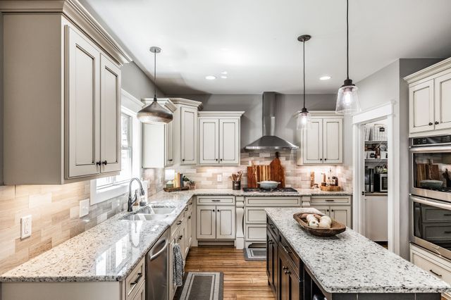 1954 Lake Rd, Greenbrier, TN 37073