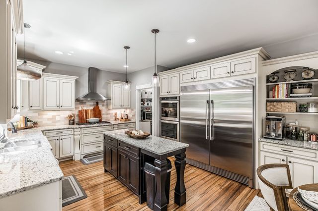 1954 Lake Rd, Greenbrier, TN 37073