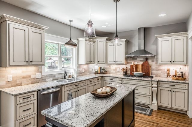 1954 Lake Rd, Greenbrier, TN 37073