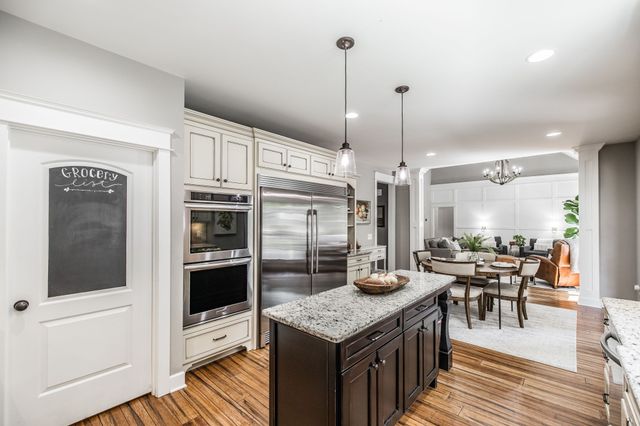 1954 Lake Rd, Greenbrier, TN 37073