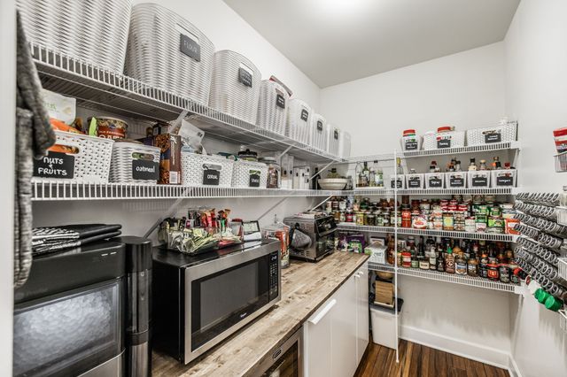 1954 Lake Rd, Greenbrier, TN 37073