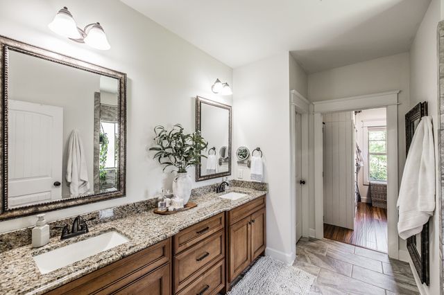 1954 Lake Rd, Greenbrier, TN 37073