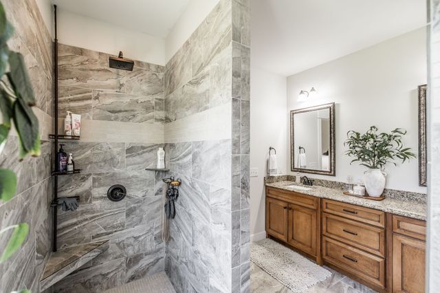 1954 Lake Rd, Greenbrier, TN 37073