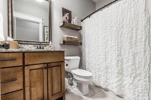 1954 Lake Rd, Greenbrier, TN 37073