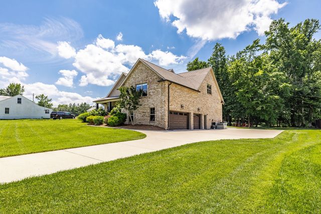 1954 Lake Rd, Greenbrier, TN 37073