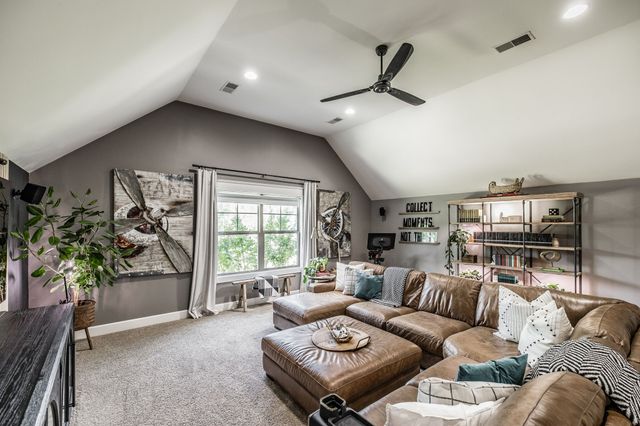 1954 Lake Rd, Greenbrier, TN 37073