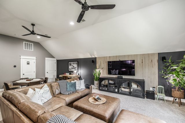 1954 Lake Rd, Greenbrier, TN 37073