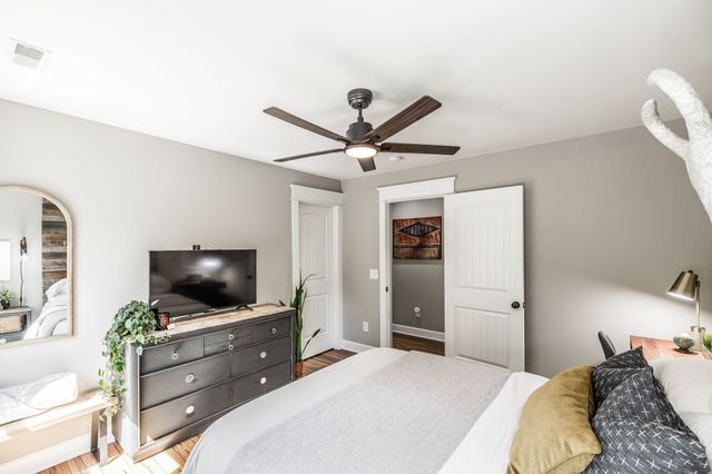 1954 Lake Rd, Greenbrier, TN 37073