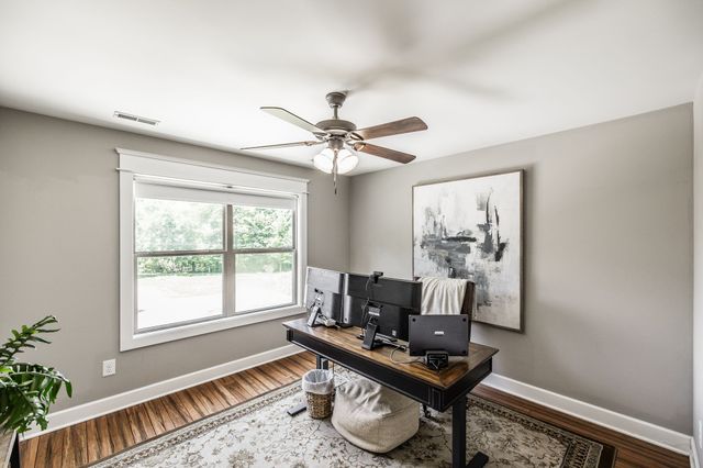 1954 Lake Rd, Greenbrier, TN 37073