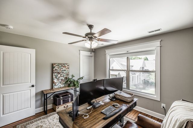 1954 Lake Rd, Greenbrier, TN 37073
