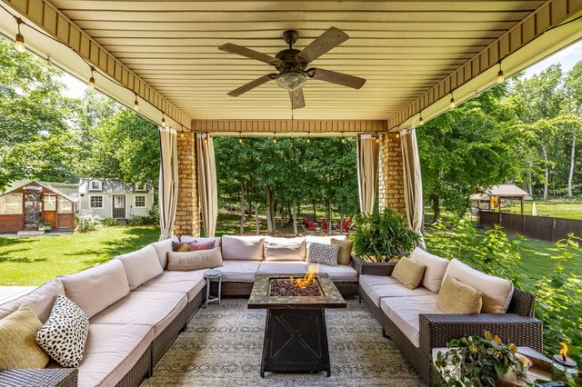 1954 Lake Rd, Greenbrier, TN 37073