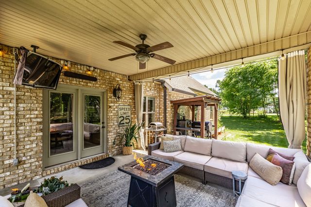 1954 Lake Rd, Greenbrier, TN 37073