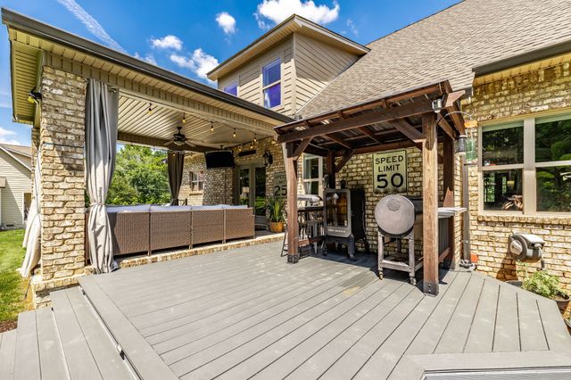 1954 Lake Rd, Greenbrier, TN 37073
