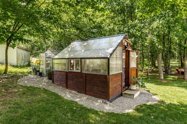 1954 Lake Rd, Greenbrier, TN 37073