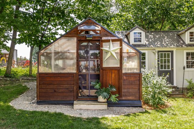 1954 Lake Rd, Greenbrier, TN 37073