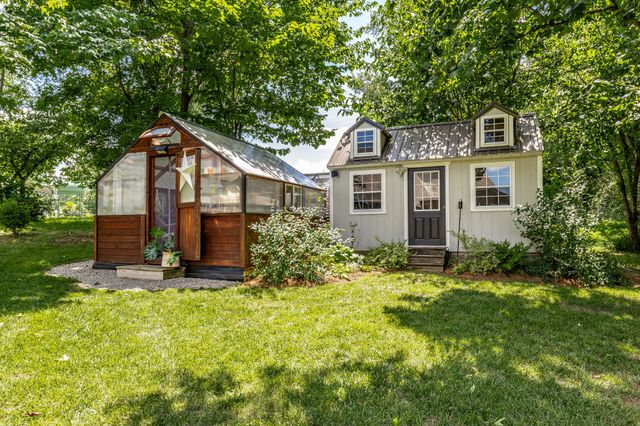 1954 Lake Rd, Greenbrier, TN 37073