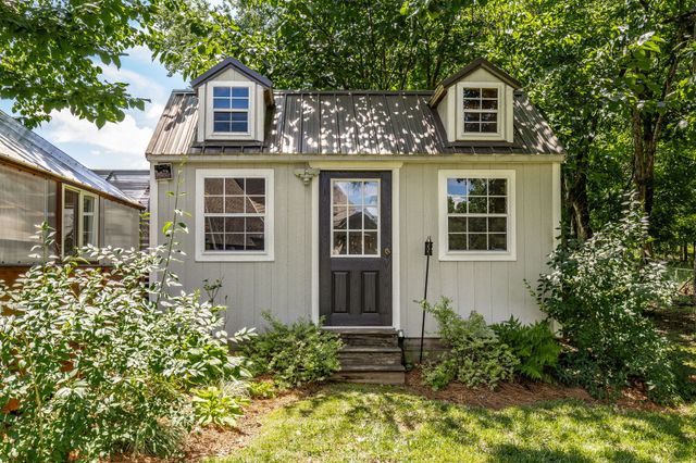 1954 Lake Rd, Greenbrier, TN 37073