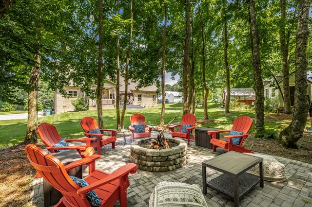 1954 Lake Rd, Greenbrier, TN 37073