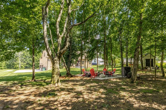 1954 Lake Rd, Greenbrier, TN 37073
