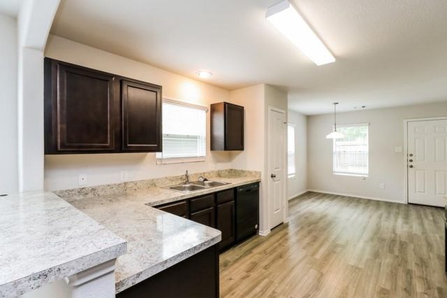 2911 Karin Crest Lane, Conroe, TX 77304