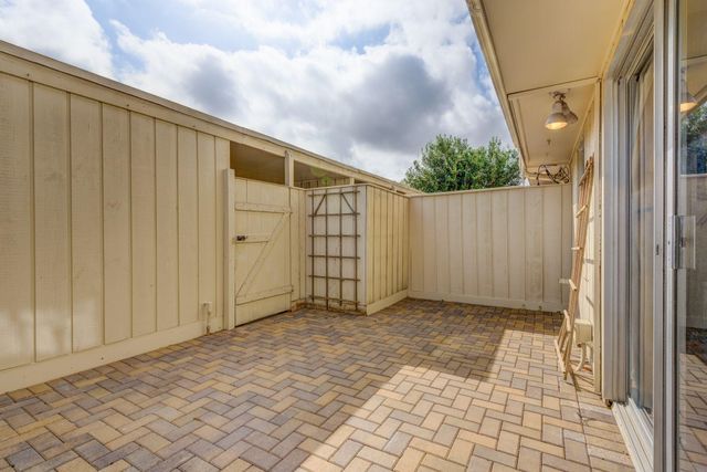 6444 Burgoyne Road 104, Houston, TX 77057