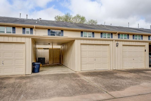 6444 Burgoyne Road 104, Houston, TX 77057