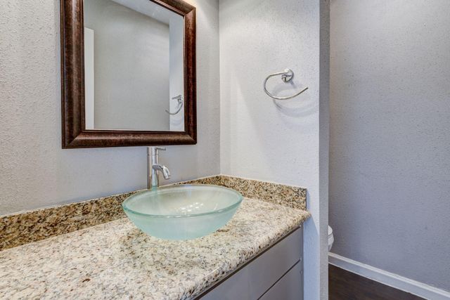 6444 Burgoyne Road 104, Houston, TX 77057
