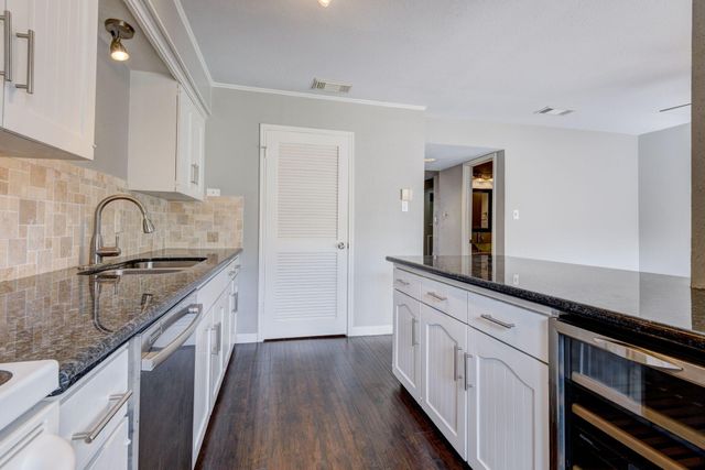6444 Burgoyne Road 104, Houston, TX 77057