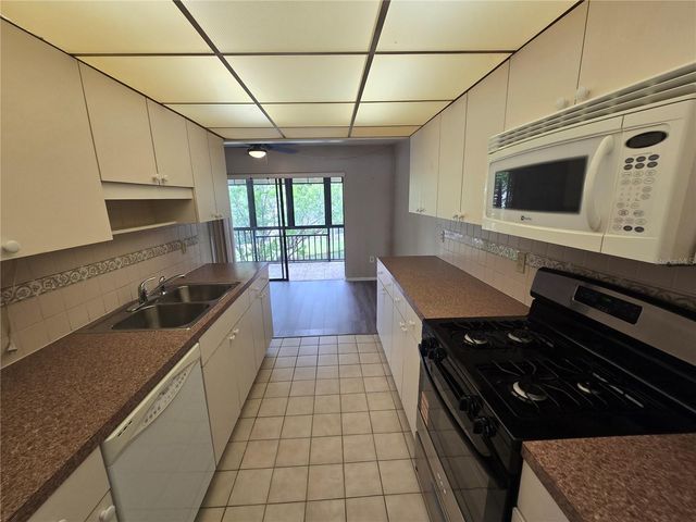7941 58TH AVENUE N 202, St Petersburg, FL 33709