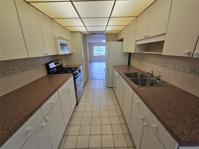7941 58TH AVENUE N 202, St Petersburg, FL 33709