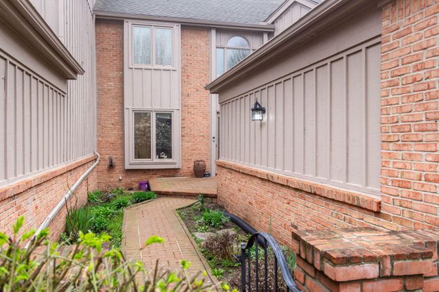 37834 Siena Drive, Farmington Hills, MI 48331