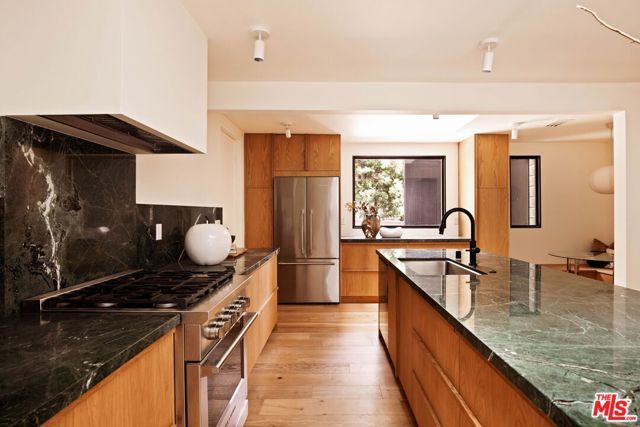 5649 Valley Oak Drive, Los Angeles, CA 90068