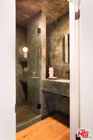 5649 Valley Oak Drive, Los Angeles, CA 90068