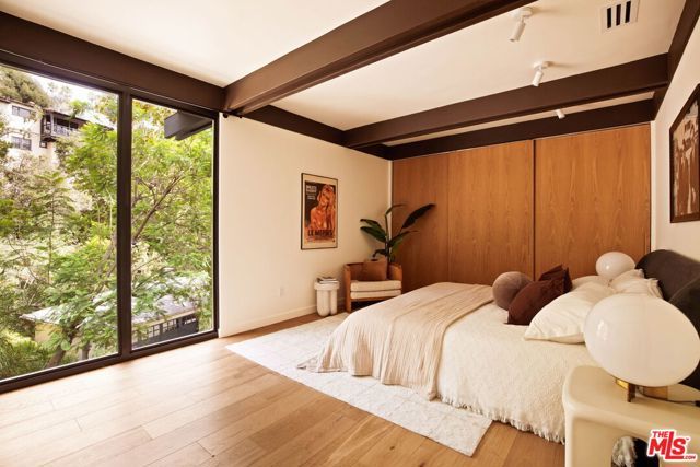 5649 Valley Oak Drive, Los Angeles, CA 90068