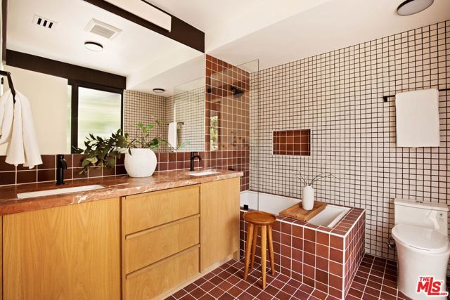 5649 Valley Oak Drive, Los Angeles, CA 90068