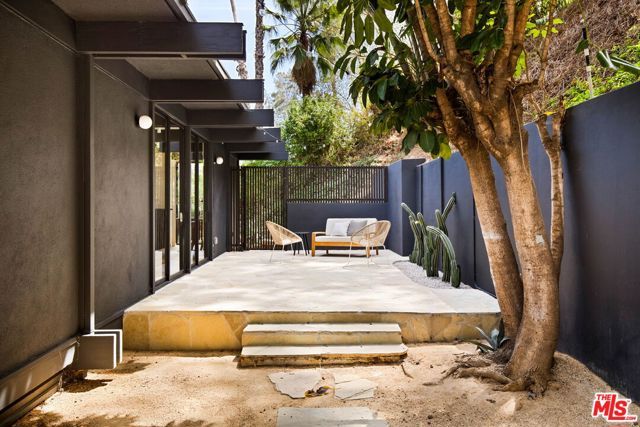 5649 Valley Oak Drive, Los Angeles, CA 90068