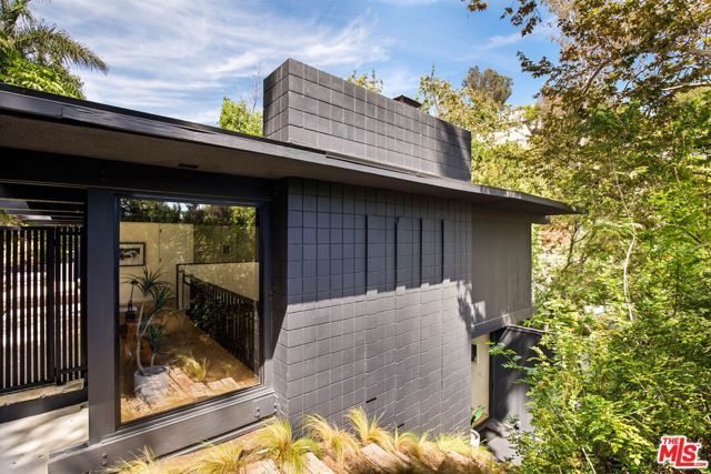 5649 Valley Oak Drive, Los Angeles, CA 90068