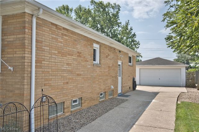 10855 Ronald Drive, Parma, OH 44130