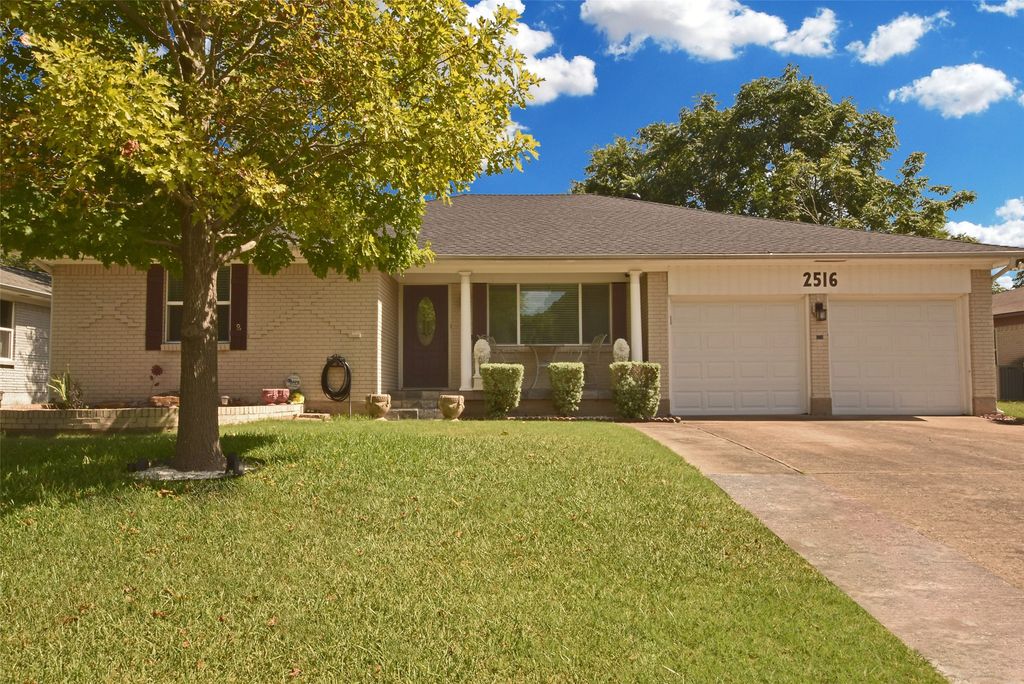 2516 Telegraph Avenue, Dallas, TX 75228