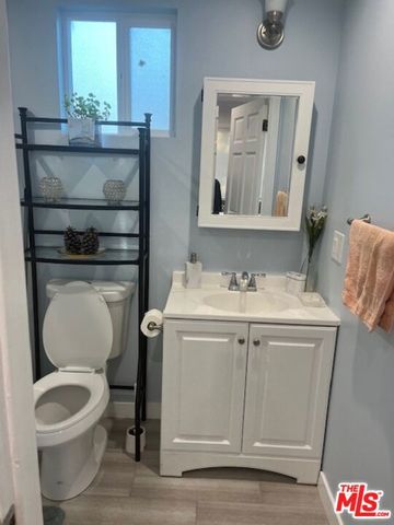 15524 Sylvan Street, Van Nuys (los Angeles), CA 91406