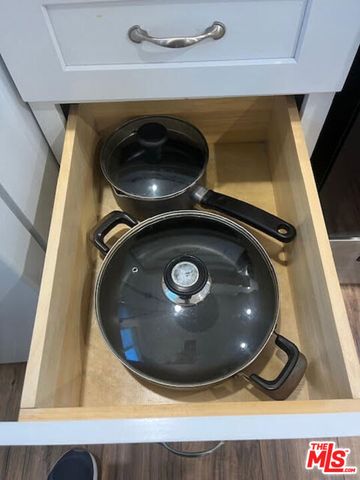 15524 Sylvan Street, Van Nuys (los Angeles), CA 91406