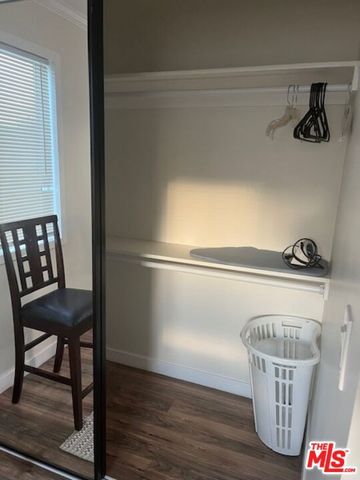 15524 Sylvan Street, Van Nuys (los Angeles), CA 91406