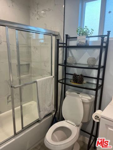 15524 Sylvan Street, Van Nuys (los Angeles), CA 91406