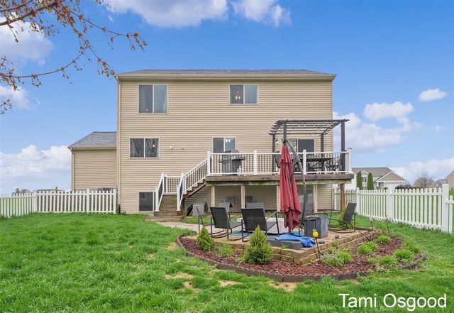 16208 Trent Ridge Drive, Cedar Springs, MI 49319