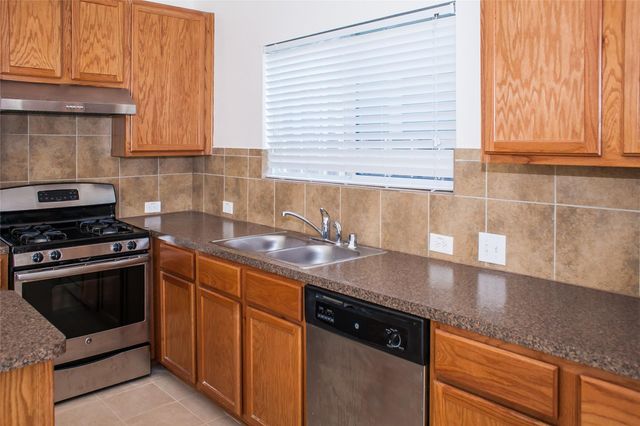 7015 Rancho Mission, Houston, TX 77083