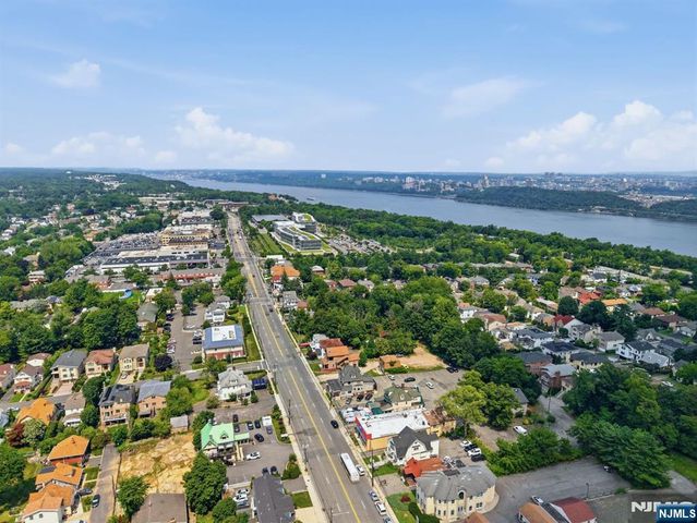 25 6th Street, Englewood Cliffs, NJ 07632