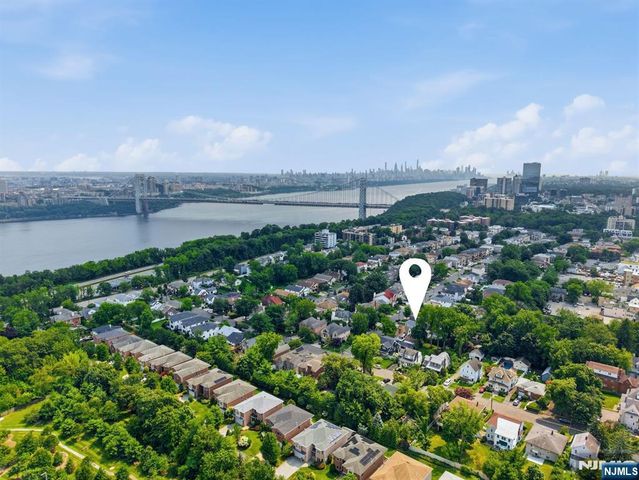 25 6th Street, Englewood Cliffs, NJ 07632