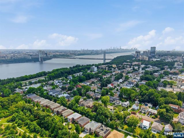 25 6th Street, Englewood Cliffs, NJ 07632