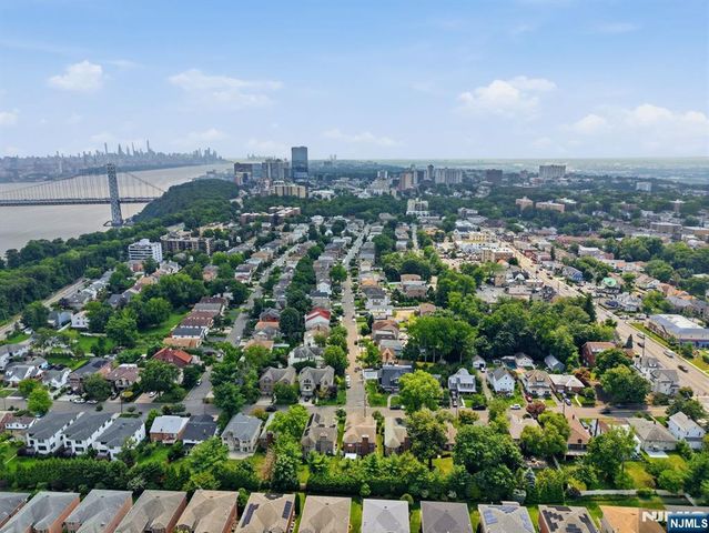 25 6th Street, Englewood Cliffs, NJ 07632